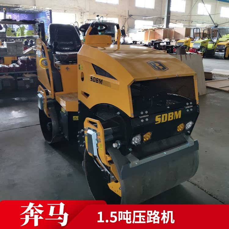 1.5噸小型座駕式壓路機(jī)  壓路機(jī)廠家直銷