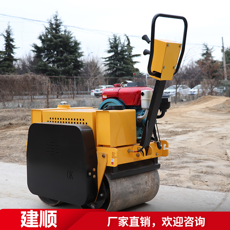 座駕式小型壓路機(jī) 振動(dòng)式柴油動(dòng)力壓實(shí)機(jī) 管道回填壓土機(jī)壓路機(jī)