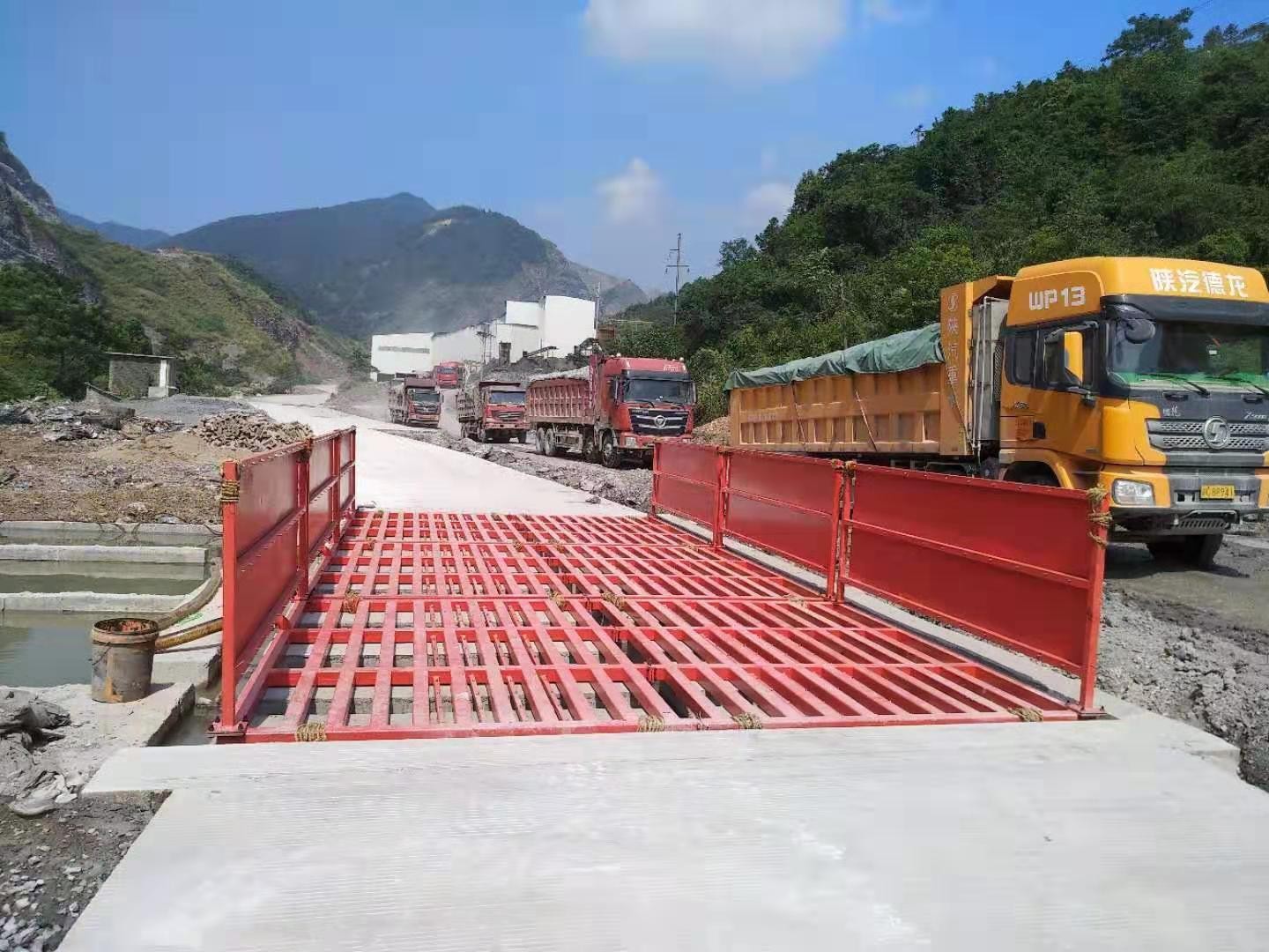 洗車臺(tái)價(jià)格 施工沖洗平臺(tái) 大型工程洗輪機(jī) 中京環(huán)保科技