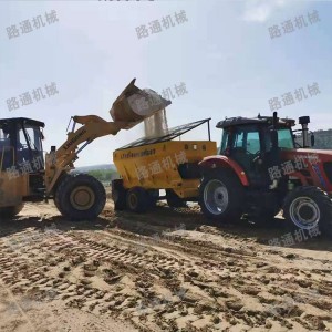廠家供應(yīng)白灰水泥粉料撒灰機(jī) 四輪車帶動(dòng)布灰機(jī) 12方環(huán)保撒灰車